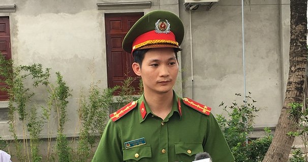 Vụ 4 người chết ở ao làng: Vợ nghĩ chồng đưa cháu đi cấp cứu - 3 Đại uý Nguyễn Văn Chiện chia sẻ với phóng viên