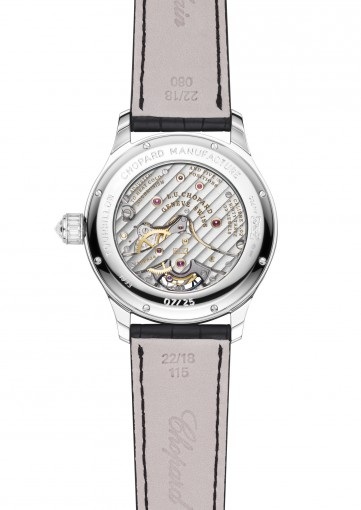 Đại gia Việt sở hữu đồng hồ Chopard xa xỉ tới mức nào? - 3 Trái tim của siêu phẩm L.U.C Tourbillon Baguette chứa cỗ máy L.U.C 02.01-L tourbillon với chứng nhận chất lượng bởi Poinçon de Genève và COSC danh giá. Mặt đồng hồ có kích thước 43.00mm, dày 12.50mm, kính sapphire chống trầy xước, có chức năng chỉ giờ, phút, giây, và mức dự trữ năng lượng 216 giờ. Caliber L.U.C 02.01-L tourbillon lên cót tay được làm từ 224 chi tiết máy đựng trong thể tích 4cm3, 33 chân kính, có khả năng chịu nước ở độ sâu 30m.