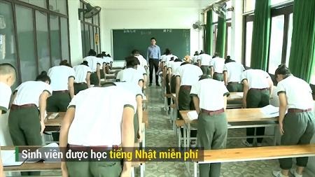 Ngạc nhiên có một trường cao đẳng “kiểu Nhật” hơn 40 năm tuổi ngay tại Hà Nội - 3 Sinh viên được dạy nghi lễ và ngôn ngữ Nhật hoàn toàn miễn phí