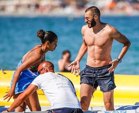 Benzema took his wife to see the sea...