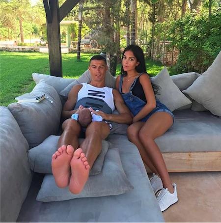 Nhờ người đẻ thuê, C.Ronaldo bị cựu Hoa hậu Mỹ lên án - 3 C.Ronaldo vẫn đang hạnh phúc với cô bồ Georgina Rodríguez