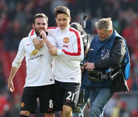 Những tình bạn đẹp đáng ngưỡng mộ trong làng túc cầu - 3 Vốn là đồng hương nên Ander Herrera và Juan Mata dễ dàng hợp tác ăn ý với nhau trong màu áo của “Quỷ đỏ”. Không chỉ thân thiết trên sân cỏ, bộ đôi của MU còn cho thấy cả hai rất thấu hiểu nhau trong cuộc sống và gần như tường tận mọi tính cách, thói quen của đối phương.