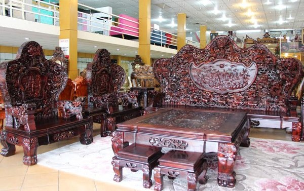 Nữ đại gia bỏ 260 tỷ đồng mua đất, nhà giàu Hà Nội chơi bộ ghế 13 tỷ đồng - 4 Bộ bàn ghế 13 tỷ