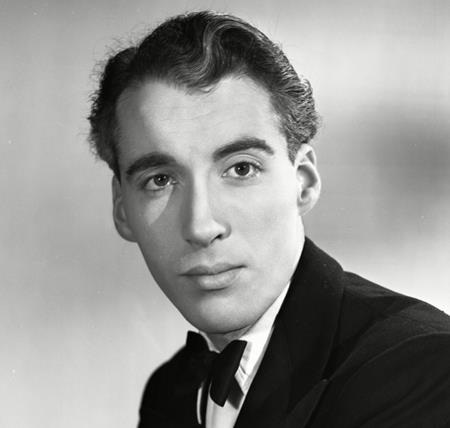 Những “cây đa, cây đề” của Hollywood, ngày ấy và bây giờ - 3 Christopher Lee từng rất điển trai, phong độ…