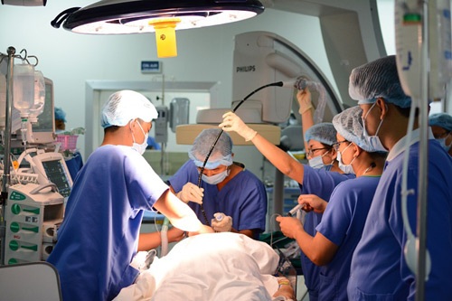 Mắc bệnh tim, 2 người đàn ông thoát cửa tử nhờ “phao cứu sinh” đặc biệt - 3 Chương trình phẫu thuật từ thiện của Quỹ Thiện Tâm được triển khai tại 5 bệnh viện Vinmec trên cả nước với mức hỗ trợ từ 70-100% chi phí.