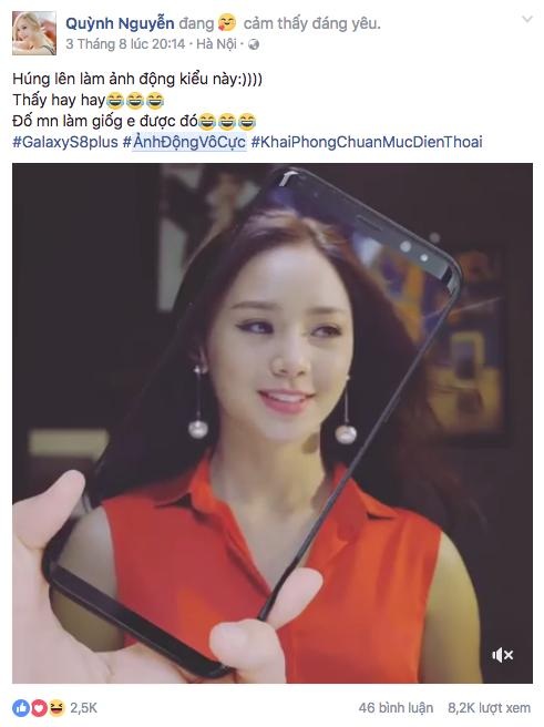 Giới trẻ hé lộ bí quyết biến niềm vui giản đơn thành hạnh phúc “vô cực” - 3 Với cô nàng hotgirl Quỳnh Nguyễn, niềm vui mỗi ngày là được mặc bộ trang phục yêu thích, trang điểm xinh xắn và xuống phố với nụ cười thật tự tin. Khung viền siêu mỏng của Galaxy S8 như xoá nhoà mọi khoảng cách giữa chuyển động bên trong với không gian bên ngoài, khiến cảm xúc vui tươi của cô nàng lan toả mạnh mẽ đến người xem.