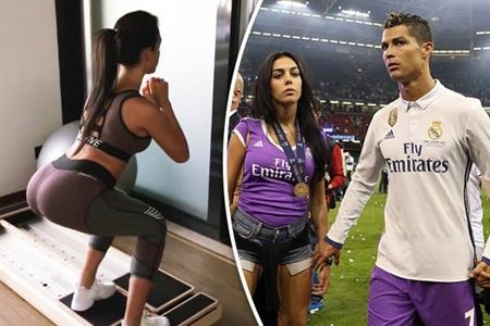 Bạn gái C.Ronaldo khoe vòng ba bốc lửa bất chấp bụng bầu - 3 Georgina Rodriguez hiện đã mang thai tháng thứ 7