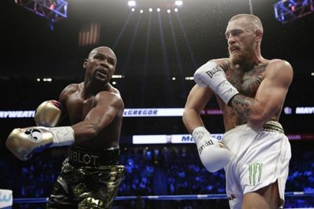 McGregor hoàn thành lời hứa cho C.Ronaldo “ngửi khói” - 3 Chỉ Mayweather có khả năng vượt mặt McGregor