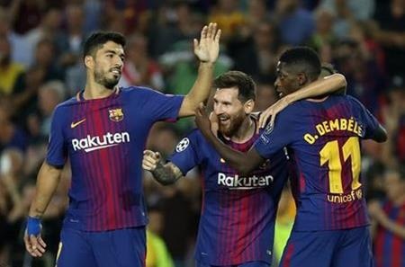 Messi bất ngờ “chung mâm” cùng với ông hoàng nhạc pop Michael Jackson - 3 Ngay sau khi tỏa sáng, Messi đã có hợp đồng mới với Barca
