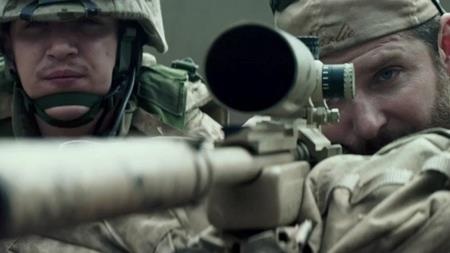 Xoay quanh cuộc đời của tay lính bắn tỉa nổi tiếng Chris Kyle nhưng bộ phim “American sniper” lại không xoáy sâu vào cái chết bất ngờ của Kyle. Kỳ thực, cái chết của Kyle vốn là một phần quan trọng trong kịch bản phim. Tuy nhiên, đích thân người vợ của Chris Kyle đã gọi điện thuyết phục đạo diễn Clint Eastwood và nam diễn viên Bradley Cooper.