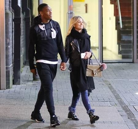 Dàn cầu thủ MU tưng bừng đưa bạn gái đi “quẩy” sau trận thắng Everton - 3 Cặp Anthony Martial - Melanie Da Cruz và…