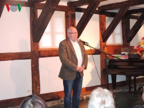 Một góc Việt Nam trong lòng bạn Đức tại thành phố Wernigerode - 4
Ông Albrecht, Chủ tịch Hội đồng TP Wernigerode phát biểu tại buổi gặp gỡ.
