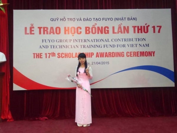 Tâm sự buồn của Thủ khoa Sư phạm ở nhà nuôi lợn, trồng rau - 3
Bùi Thị Hà trong một lần nhận được học bổng Fuyo (Nhật Bản) khi em còn là sinh viên.