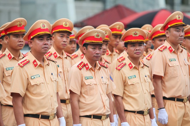 
Các chiến sĩ CSGT Hà Nội được cử đi Đà Nẵng làm nhiệm vụ là những chiến sĩ có nhiều kinh nghiệm trong công tác dẫn đoàn. Lực lượng sẽ làm nhiệm vụ trong hơn 1 tháng, từ ngày 11/10 đến ngày 13/11/2017.
