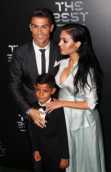 Thêm bằng chứng cho thấy C.Ronaldo phản bội bạn gái xinh đẹp Georgina Rodriguez - 3 Georgina Rodriguez đang trở thành nạn nhân của vụ việc