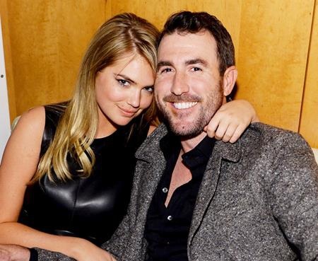 Những màn kết đôi ngọt ngào giữa các “sao” làng giải trí và thể thao - 3 Kate Upton đã may mắn tìm thấy tình yêu đích thực là Justin Verlander, ngôi sao bóng chày điển trai của đội Houston Astros. Cặp sao hiện đã đính hôn và các fans hâm mộ có thể trông mong về một đám cưới cổ tích trong tương lai gần.