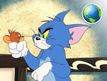 Bộ phim hoạt hình kinh điển này từng bị cấm chiếu trên toàn thế giới do có những cảnh quay hút thuốc, uống rượu, lạm dụng chất gây nghiện và bạo lực. Rất nhiều tập phim của “Tom and Jerry” đã bị cấm chiếu, bị cắt và nhân vật trong phim đã buộc phải thay đổi. Một vấn đề quan trọng nữa là bộ phim không hề trừng phạt kẻ đã phá rối. Trong khi Tom phải trả giá cho sự ngu dốt của mình thì Jerry vẫn cứ thoải mái gây chuyện mà không phải chịu bất cứ hậu quả nào.