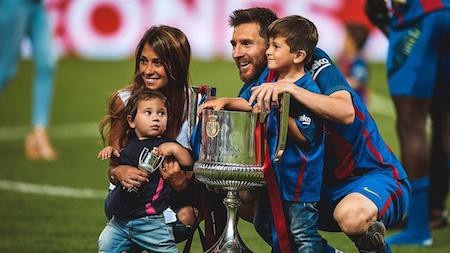 Người hâm mộ vỡ oà khi vợ Messi “bật mí” giới tính của đứa con thứ ba - 3 Gia đình Messi sắp có thêm thành viên thứ năm