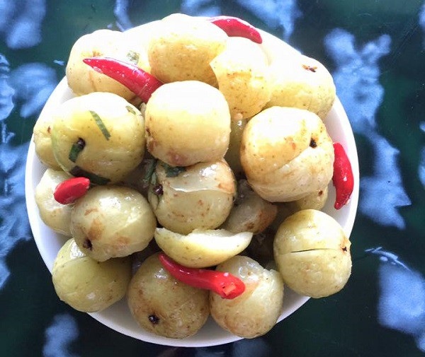 Quả dại Tây Bắc: Chua chát nghẹn cổ, chị em phát cuồng - 4
Các chị em ứa nước miếng, đua nhau đặt mua mắc kham ăn vặt