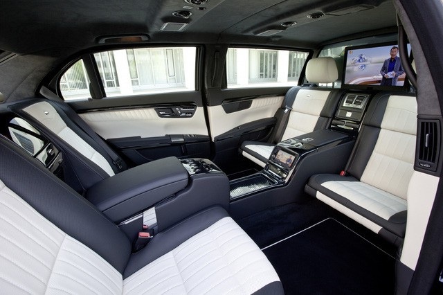 Hé lộ limousine của Tổng thống Putin vừa tới Đà Nẵng - 4 Nội thất hiện đại bên trong xe. (Ảnh: Caricos)