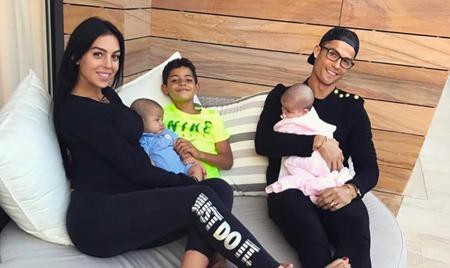 C.Ronaldo bất ngờ trải lòng về “bài toán khó” trong việc làm cha - 3 Làm bố là một đặc ân lớn trong đời C.Ronaldo