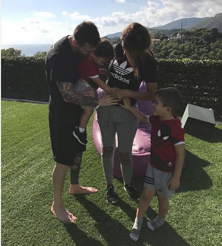 Đại chiến Messi - C.Ronaldo được nâng tầm khi CR7 có thêm con gái - 3 Messi chưa thể so được với C.Ronaldo về khoản… sinh con