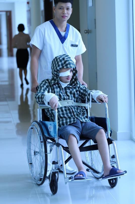 16 tiếng bóc khối u ‘khủng’ trên gương mặt - 3 Thắng đã tiến triển tích cực sau ca phẫu thuật, chấm dứt chuỗi ngày chật vật chạy chữa vì khối u khủng
