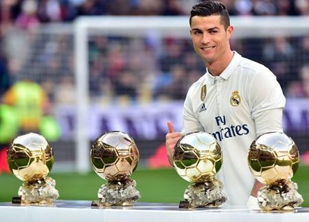 Tượng của C.Ronaldo gây “bão” vì… đẹp trai bất ngờ - 3 Các fans mong rằng bức tượng mới sẽ tiếp thêm sức mạnh cho C.Ronaldo