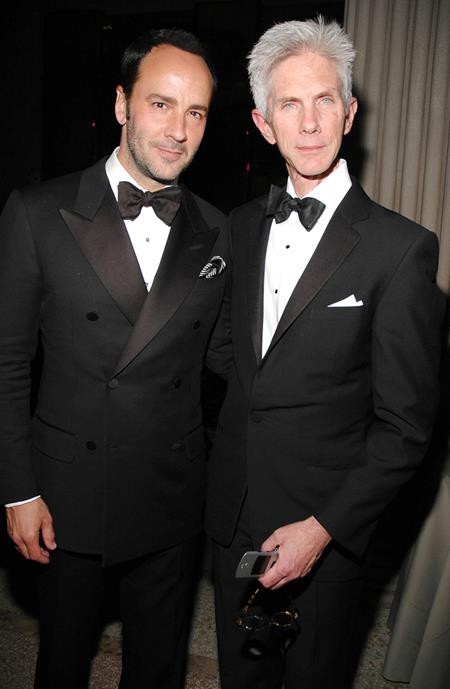 Tom Ford cũng đã bị “sét đánh” khi gặp gỡ ông xã hiện tại, Richard Buckley từ gần 30 năm trước. Thiên tài nghệ thuật này từng thổn thức chia sẻ rằng: “Chỉ bằng thời gian thang máy xuống tới tầng trệt, tôi đã nghĩ anh ấy đúng là người đó rồi. Nó, theo đúng nghĩa đen, là yêu từ cái nhìn đầu tiên đấy”.