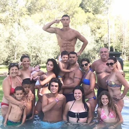 Cảm động với hành trình cứu rỗi người anh nghiện ngập của C.Ronaldo - 3 Hai anh em C.Ronaldo vô cùng gắn bó với nhau