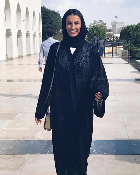 “Nửa kia” của các cầu thủ Real Madrid khoe vẻ đẹp rực rỡ tại UAE - 3 Adriana Pozueco háo hức thăm thú cảnh sắc