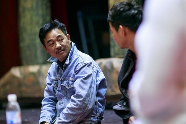 Chuyện kỳ quặc ít biết về "Ngọc Hoàng" khó ai thay thế trong "Táo quân" - 3
Đã bước sang tuổi ngũ tuần nhưng diễn viên Quốc Khánh vẫn phòng không vì không muốn làm khổ phụ nữ.