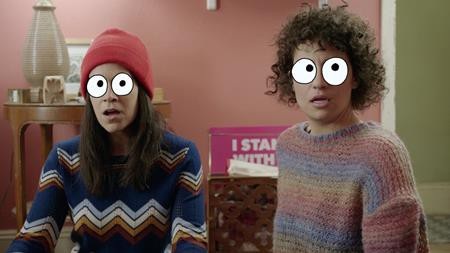 Những người phụ nữ truyền cảm hứng nhất trên màn bạc trong năm qua - 3 Abbi Jacobson và Ilana Glazer chính là cặp bài trùng làm nên thành công của bộ phim hài “Broad city”. Kích động, bồng bột nhưng trung thực, chân thành, rất nhiều khán giả đã ao ước mình có được những cô bạn gái như Abbi và Ilana.