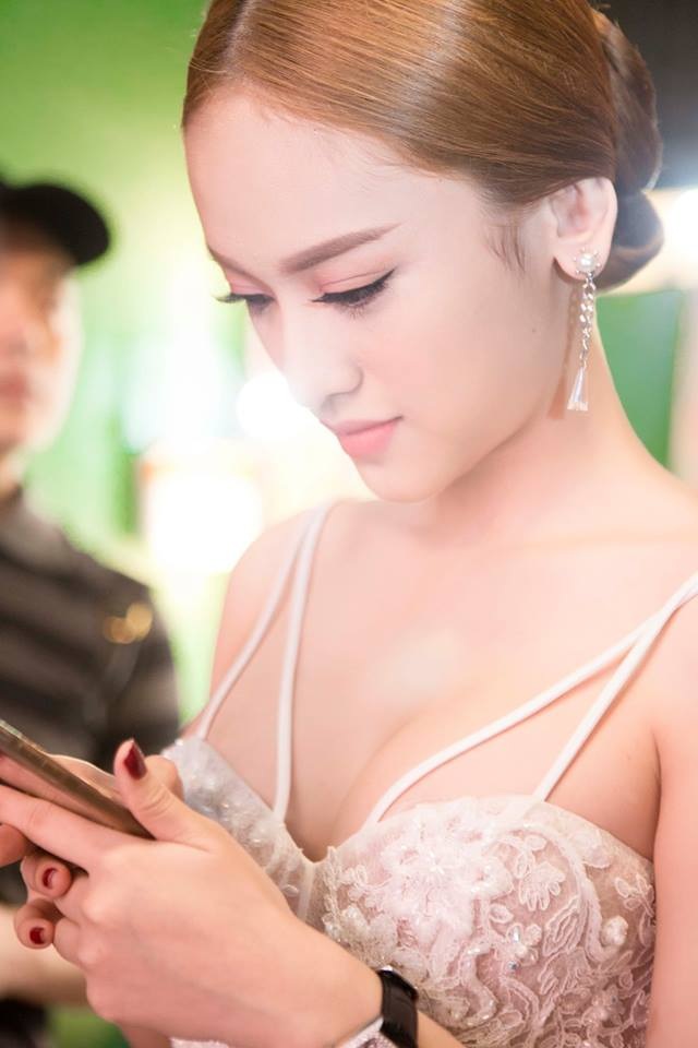 "Choáng" vì Thúy Vi mặc bạo khoe vòng 1 "khủng" sau khi tăng 7kg - 12 "Choáng" vì Thúy Vi mặc bạo khoe vòng 1 "khủng" sau khi tăng 7kg - 12