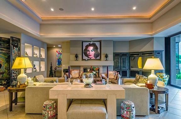 Những người phụ nữ giàu nhất thế giới đi nghỉ ở đâu? - 4