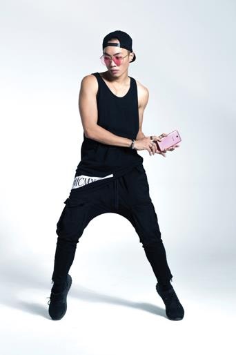 Các stylist hàng đầu thi nhau đem sắc hồng xuống phố - 4 Các stylist hàng đầu thi nhau đem sắc hồng xuống phố - 4