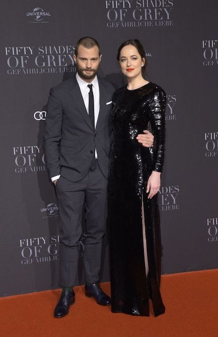 Sao phim “50 sắc thái” đẹp lộng lẫy trong ngày ra mắt phim - 4 Dakota Johnson và Jamie Dornan trông rất đẹp đôi