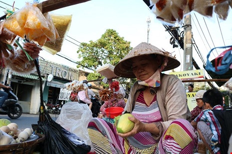 Những phận đời bên gánh hàng rong - 5 Những phận đời bên gánh hàng rong - 5
