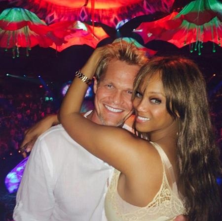 Những ngôi sao kiên quyết không chịu “công khai” con cái - 4 Hồi tháng 1/2016, Tyra Banks cũng khiến cho các fan hâm mộ hết sức bất ngờ khi tuyên bố mình đã được làm mẹ thông qua tài khoản Instagram cá nhân.