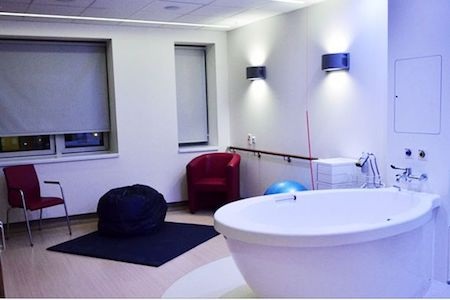 Cận cảnh phòng sinh hơn 241 triệu đồng/đêm của “hoạ mi nước Anh” - 4 … với đầy đủ tiện nghi hiện đại