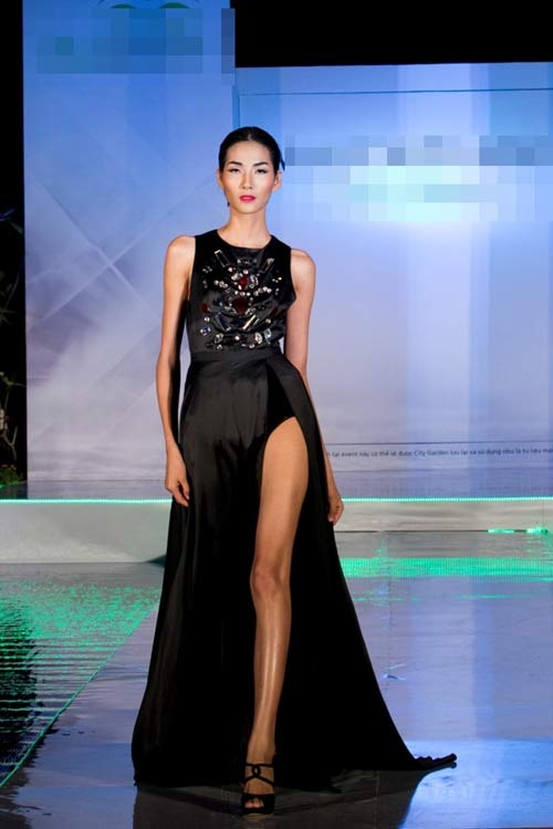 Mặc dù nhận được nhiều lời khen từ BGK, các chuyên gia trong làng mẫu quốc tế về phong cách và khuôn mặt nhưng cô gặp không ít áp lực khi nhận những lời bàn tán về thân hình quá gầy gò, thiếu sức sống của mình mỗi lần trình diễn catwalk.