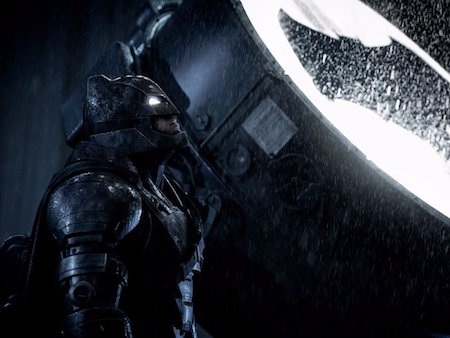Đi tìm nguyên nhân khiến Hollywood “chết dần chết mòn” - 4 “Batman v Superman: Dawn of Justice” vẫn ăn khách dù bị đánh giá thấp