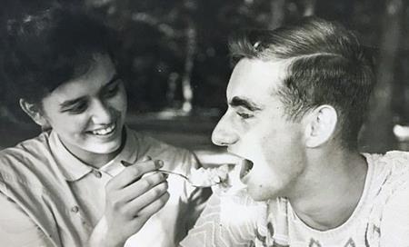 Năm 17 tuổi, cặp đôi từng chia sẻ những khoảnh khắc ngọt ngào