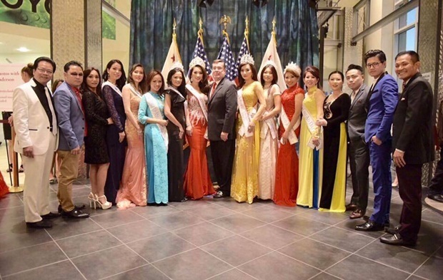 Các người đẹp đạt giải cũng được nhận bằng khen vinh danh. Đây chính là điều đặc biệt mà Ms Vietnam Beauty International Pageant mang đến cho các thí sinh.