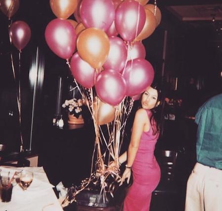 Cô Kim “siêu vòng 3” cũng đăng ảnh chúc mừng chị gái