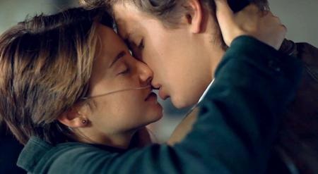 Những nụ hôn tuyệt đẹp của màn ảnh thế giới - 5 Nụ hôn “bệnh tật” trong “The fault in our stars” đã khiến cho rất nhiều con tim phải thổn thức và rung động