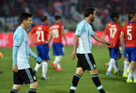 Áo đấu của Gonzalo Higuain cũng bất ngờ bị Messi “ghẻ lạnh”