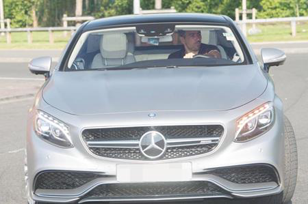 Dàn siêu xe của các ngôi sao Manchester City đua nhau đổ bộ sân tập - 4 ... và Aleksandar Kolarov cùng ưa thích dòng xe Mercedes