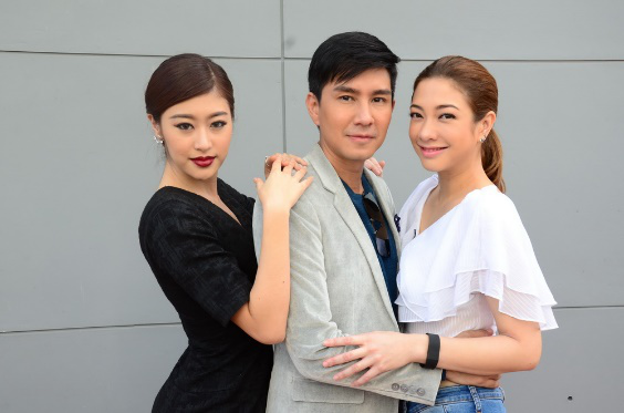 Nếu như lần đầu tiên mắc sai lầm là do bị gài bẫy, thì ở những lần tiếp theo, Ken đã thực sự phản bội vợ khi chính anh thừa nhận mình qua lại với Nicha không chỉ vì vui đùa! Thậm chí, kể cả khi ở bên Nicha, Ken vẫn luôn khăng khăng bản thân không có lỗi, bởi lý do rằng trong lòng anh chỉ yêu mình Ploy! Liệu một người chồng như Ken có xứng đáng để Ploy tha thứ? Là Nicha cao tay hay tại Ken thiếu bản lĩnh, thiếu trách nhiệm, câu hỏi đó vẫn còn bỏ ngỏ trong Phản bội - bộ phim đang được phát sóng lúc 20g từ thứ Hai đến thứ Bảy hàng tuần, trên kênh Giải Trí TV.