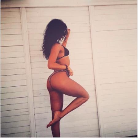 Bạn gái C.Ronaldo diện bikini khoe thân rực lửa tại hồ bơi - 4 Bạn gái C.Ronaldo có thân hình “chuẩn không cần chỉnh”